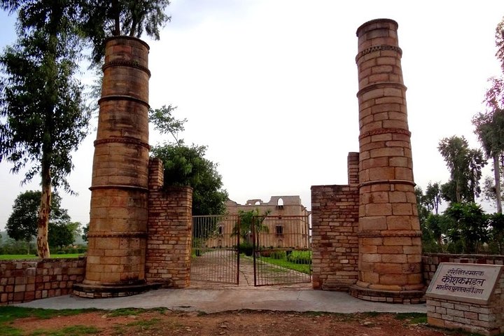 Full-Day Private Guided Chanderi Tour from Orchha with Lunch