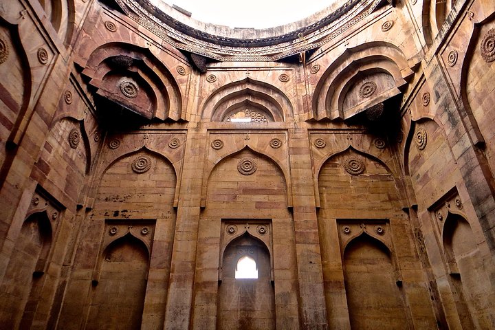 Full-Day Private Guided Chanderi Tour from Orchha with Lunch