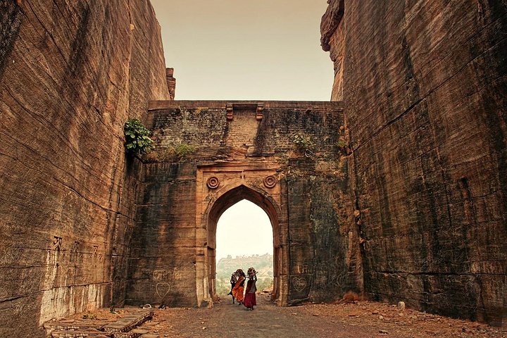 Full-Day Private Guided Chanderi Tour from Orchha with Lunch