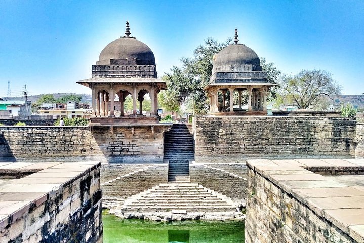 Full-Day Private Guided Chanderi Tour from Orchha with Lunch