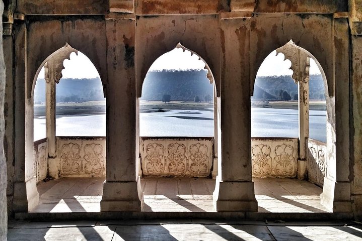 Full-Day Private Guided Chanderi Tour from Orchha with Lunch