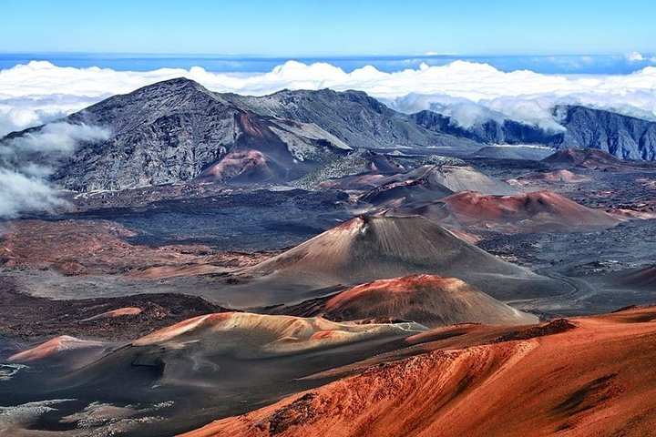 Maui: Haleakala Sunrise Spectacular with Local Breakfast