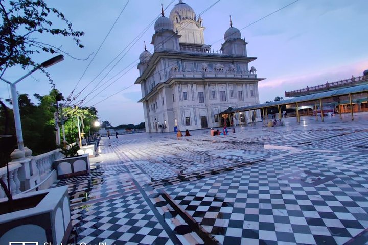 Gwalior tour with fort & beautiful palaces.