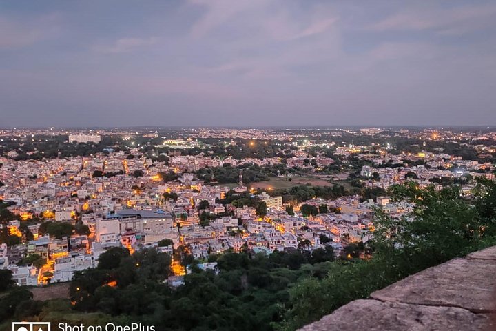 Gwalior tour with fort & beautiful palaces.