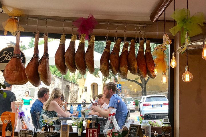 Verona walking tour:food&wine,history lunch or dinner & funicular