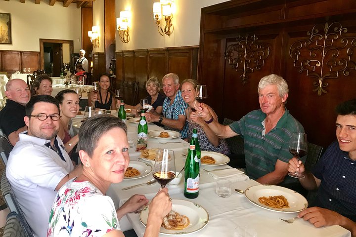 Verona walking tour:food&wine,history lunch or dinner & funicular