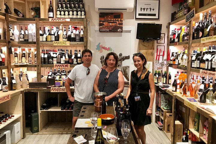Verona walking tour:food&wine,history lunch or dinner & funicular