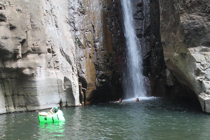 Tamanique Waterfalls Complex Trek + El Tunco Beach