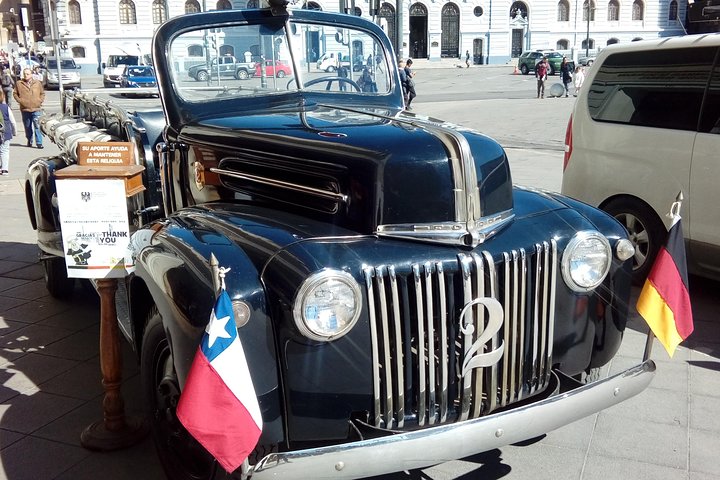 Tour in Valparaiso: Street Art, funiculars and port