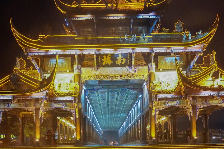 Dujiangyan Foodie Night Tour in Guanxian ancient town