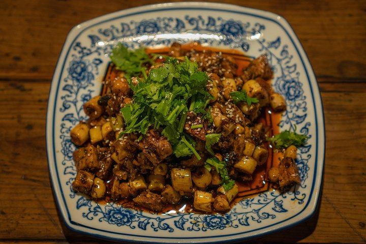 Dujiangyan Foodie Night Tour in Guanxian ancient town