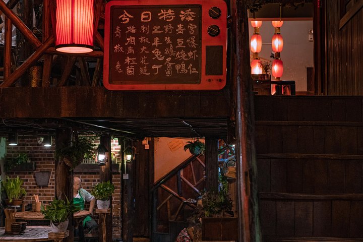 Dujiangyan Foodie Night Tour in Guanxian ancient town