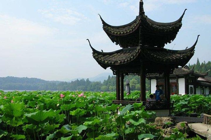 Hangzhou Private Flexible Day Tour with West Lake Boat Cruise