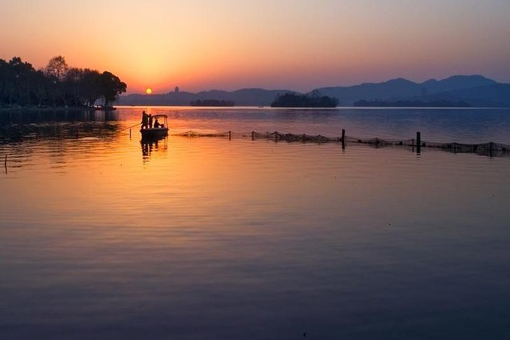 Hangzhou Private Flexible Day Tour with West Lake Boat Cruise