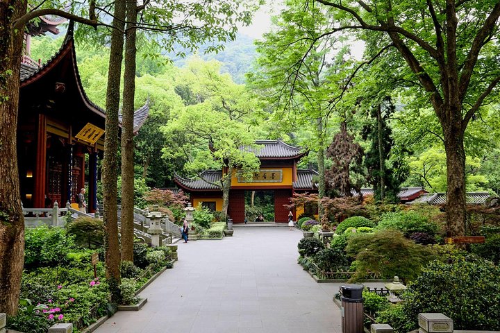 Hangzhou Private Flexible Day Tour with West Lake Boat Cruise