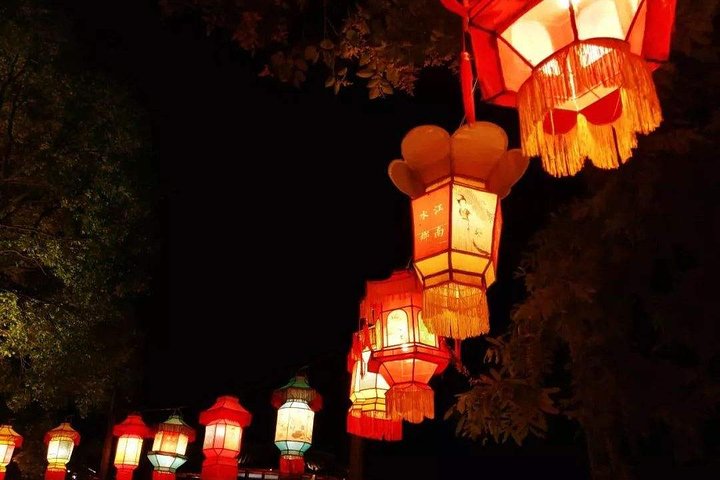 Wuzhen Ancient Water Town Private Night Tour from Hangzhou