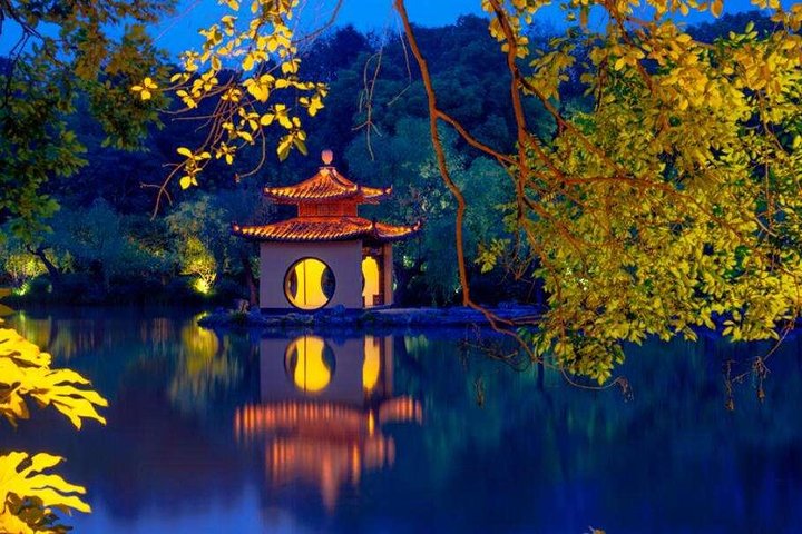 Wuzhen Ancient Water Town Private Night Tour from Hangzhou