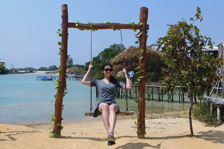 Bintan Sand Dunes and Blue Lakes Half-Day Tour with Lunch