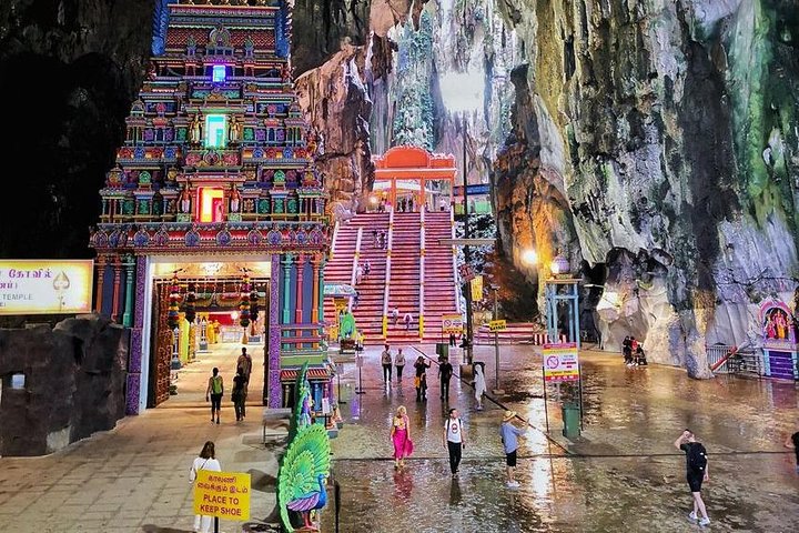 Private Tour Kuala Lumpur with Petronas Twin Towers Observation Deck & Batu Cave