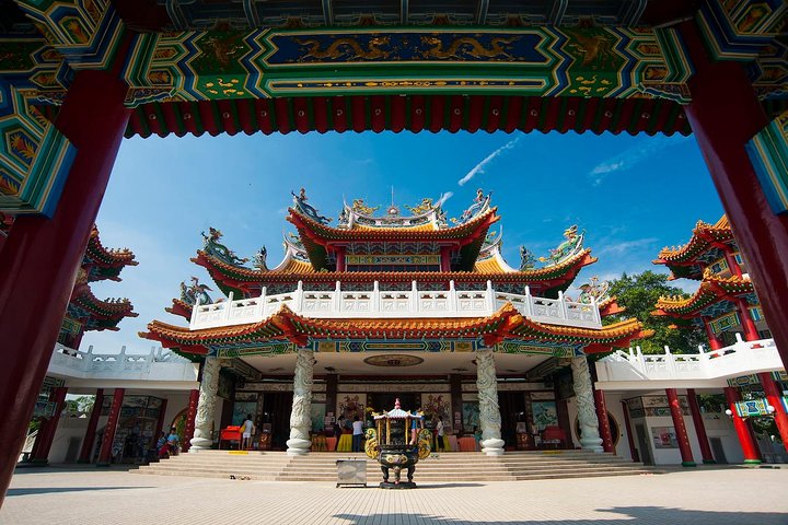 Private Tour Kuala Lumpur with Petronas Twin Towers Observation Deck & Batu Cave
