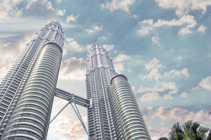 Private Tour Kuala Lumpur with Petronas Twin Towers Observation Deck & Batu Cave