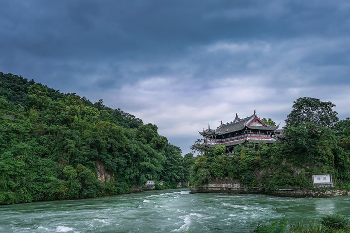 Dujiangyan Irrigation system and Sanxingdui Chinese "pyramid" museum Day-Trip