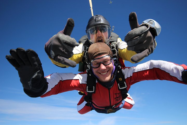 Lake Taupo 12,000-Foot Tandem Skydiving
