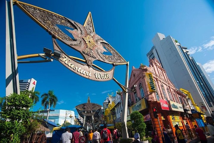 Private Tour Kuala Lumpur with Petronas Twin Towers Observation Deck & Batu Cave