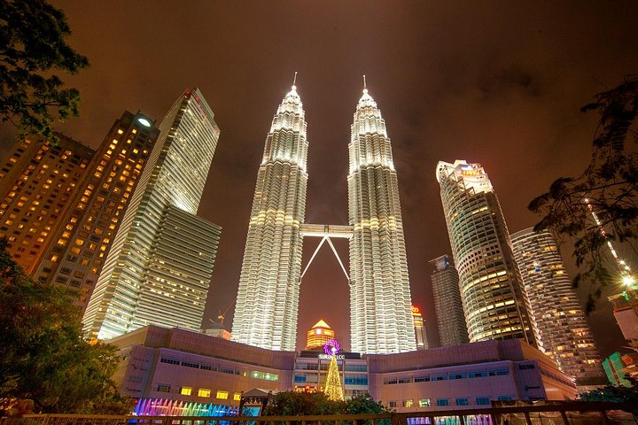 Private Tour Kuala Lumpur with Petronas Twin Towers Observation Deck & Batu Cave