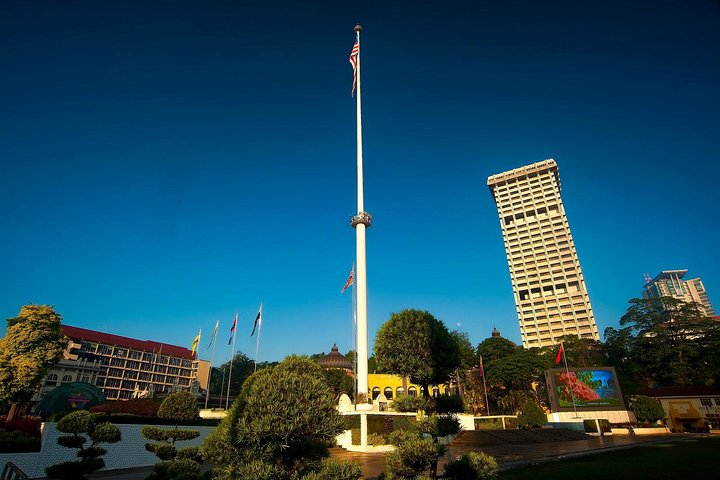 Private Tour Kuala Lumpur with Petronas Twin Towers Observation Deck & Batu Cave