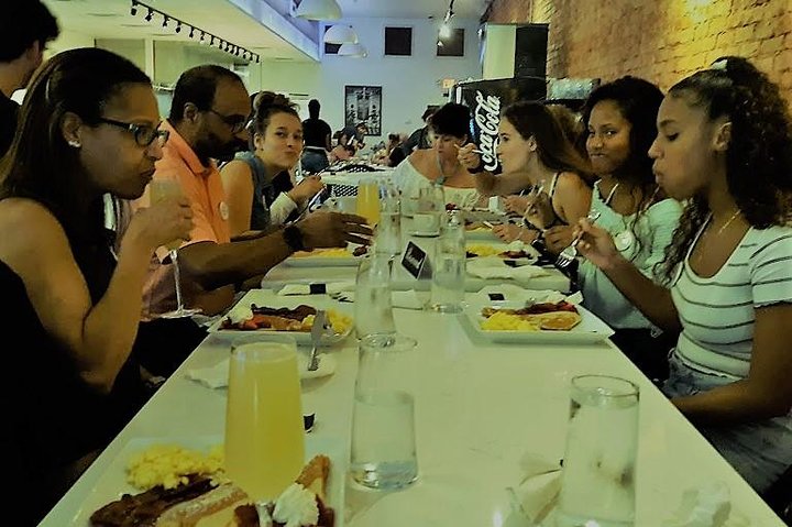 Small-Group Walking Tour in Greenville with Breakfast
