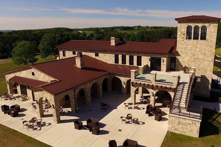 5-Hour Traverse City Wine Tour: 4 Wineries on Old Mission Peninsula