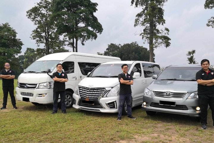 Chauffeur: Malacca to Singapore Car Transfer