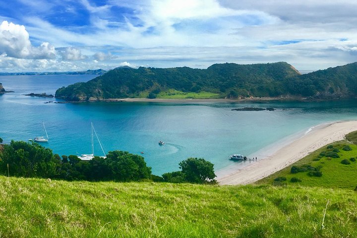 Hole in the Rock Cruise & Island Tour - with two island stopovers