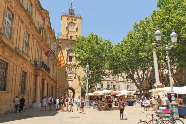Aix en Provence & Cassis Private Tour with Official Tour Guide !