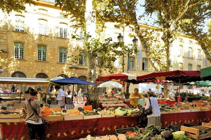 Aix en Provence & Cassis Private Tour with Official Tour Guide !