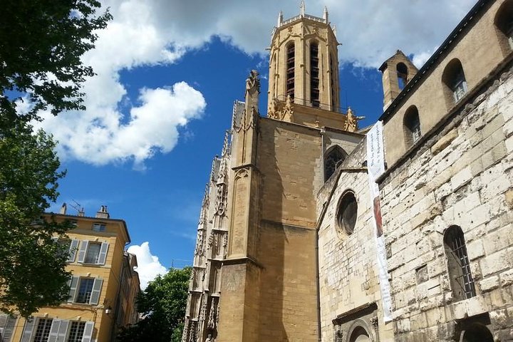 Aix en Provence & Cassis Private Tour with Official Tour Guide !