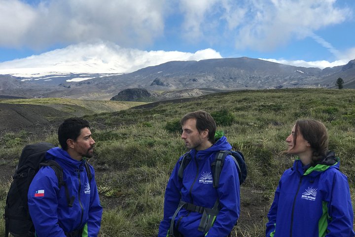 Trekking Mirador el volcano + Geometric hot springs