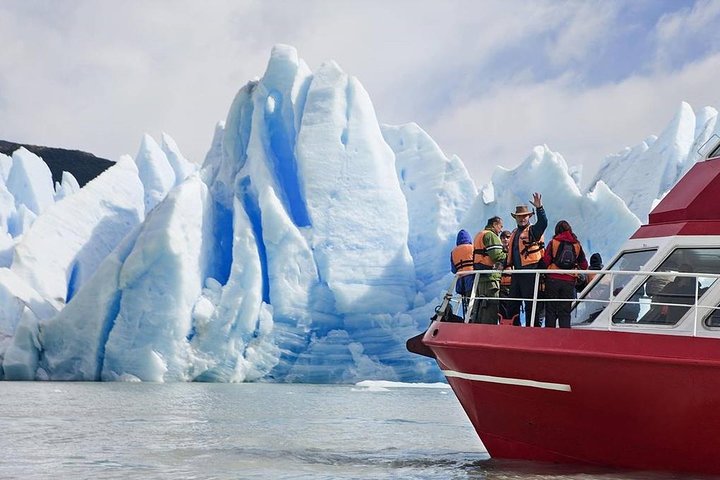 Balmaceda & Serrano Glaciers Cruise with Traditional Lunch