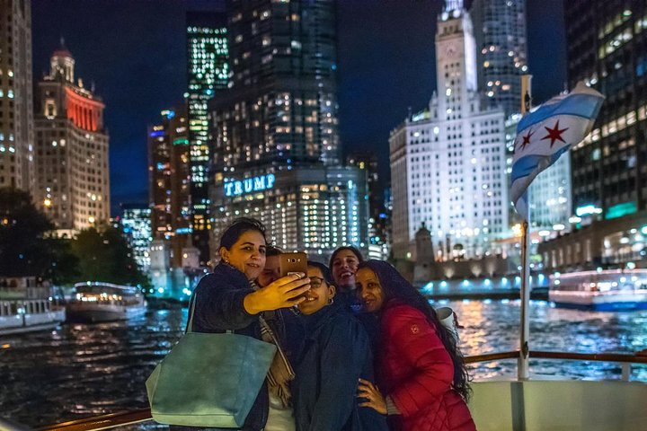 Chicago River 45-Minute Architecture Tour from Magnificent Mile