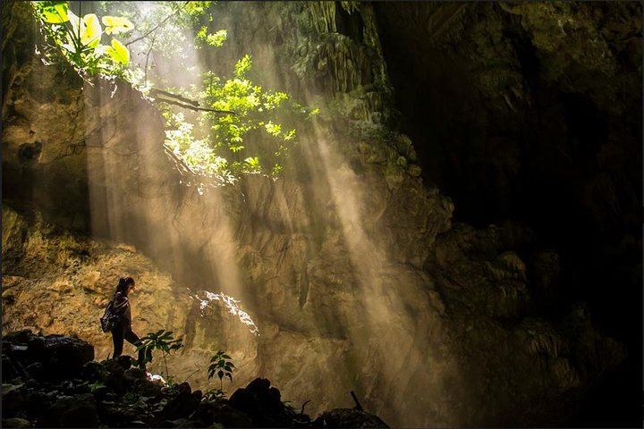 Lachua Lake and Candelaria Caves 2 Days
