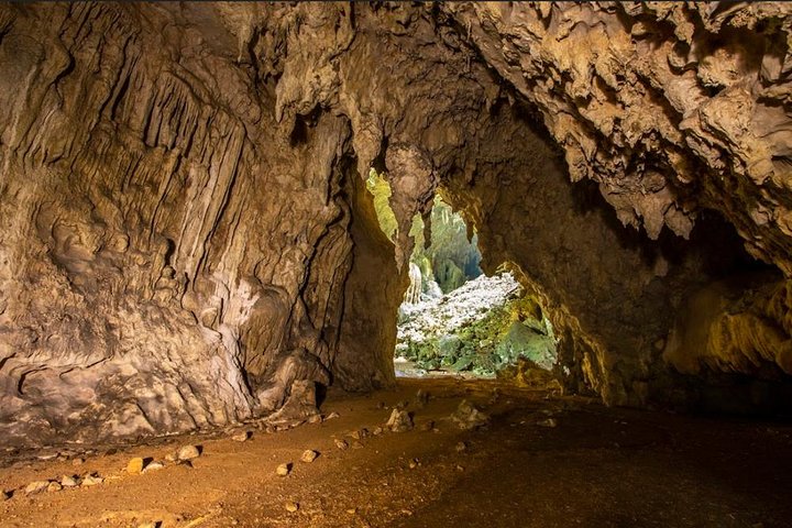 Lachua Lake and Candelaria Caves 2 Days