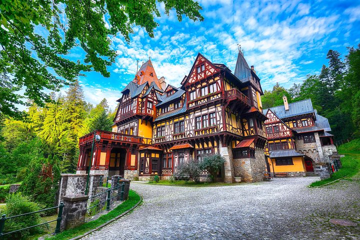 Transylvania and Dracula Castle Full Day Tour from Bucharest