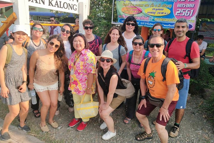 Half-Day Floating Market and Railway Market Tour from Bangkok