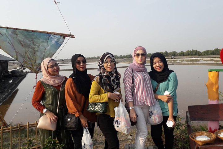 Half-Day Floating Market and Railway Market Tour from Bangkok