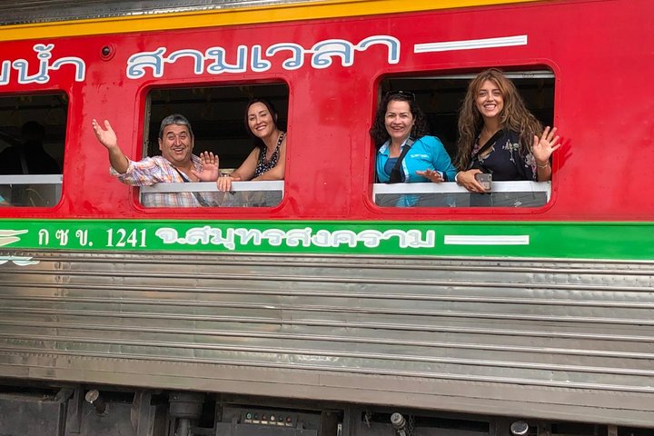 Half-Day Floating Market and Railway Market Tour from Bangkok
