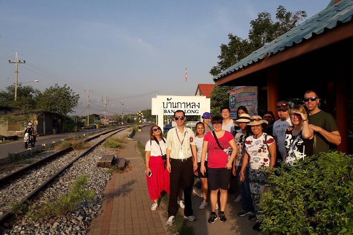 Half-Day Floating Market and Railway Market Tour from Bangkok