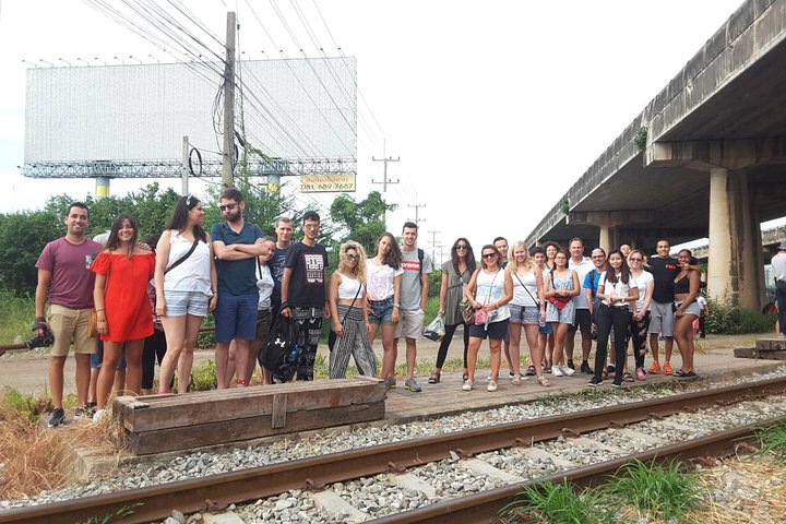 Half-Day Floating Market and Railway Market Tour from Bangkok