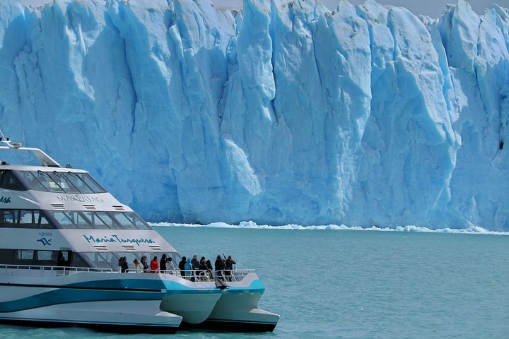 Perito Moreno boat tour from El Calafate: Glaciares Gourmet