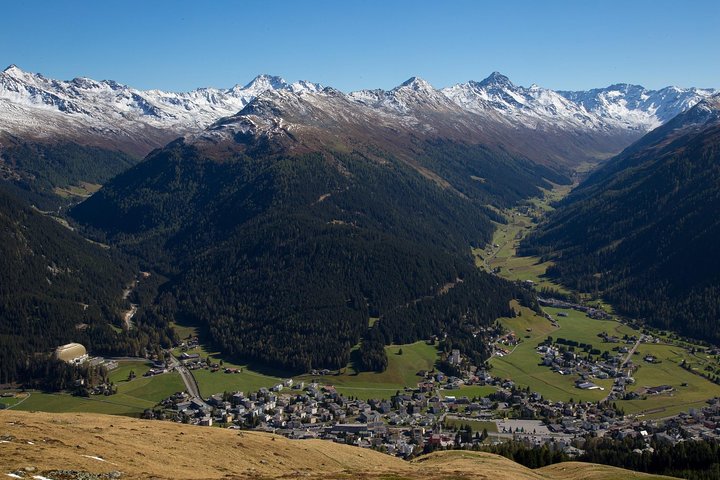 Davos Highlights: Culture, Shopping Streets & Alpine Beauty